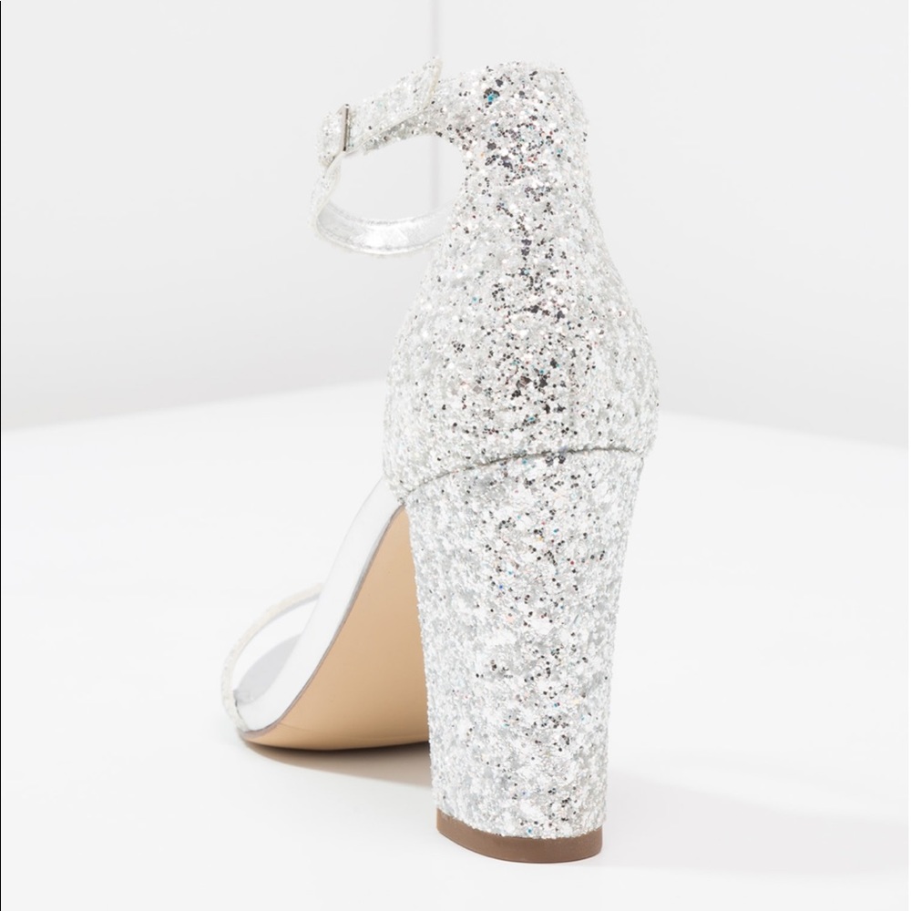 NIB Silver Barely There Strap Block Heel Sandal - Picture 3 of 3